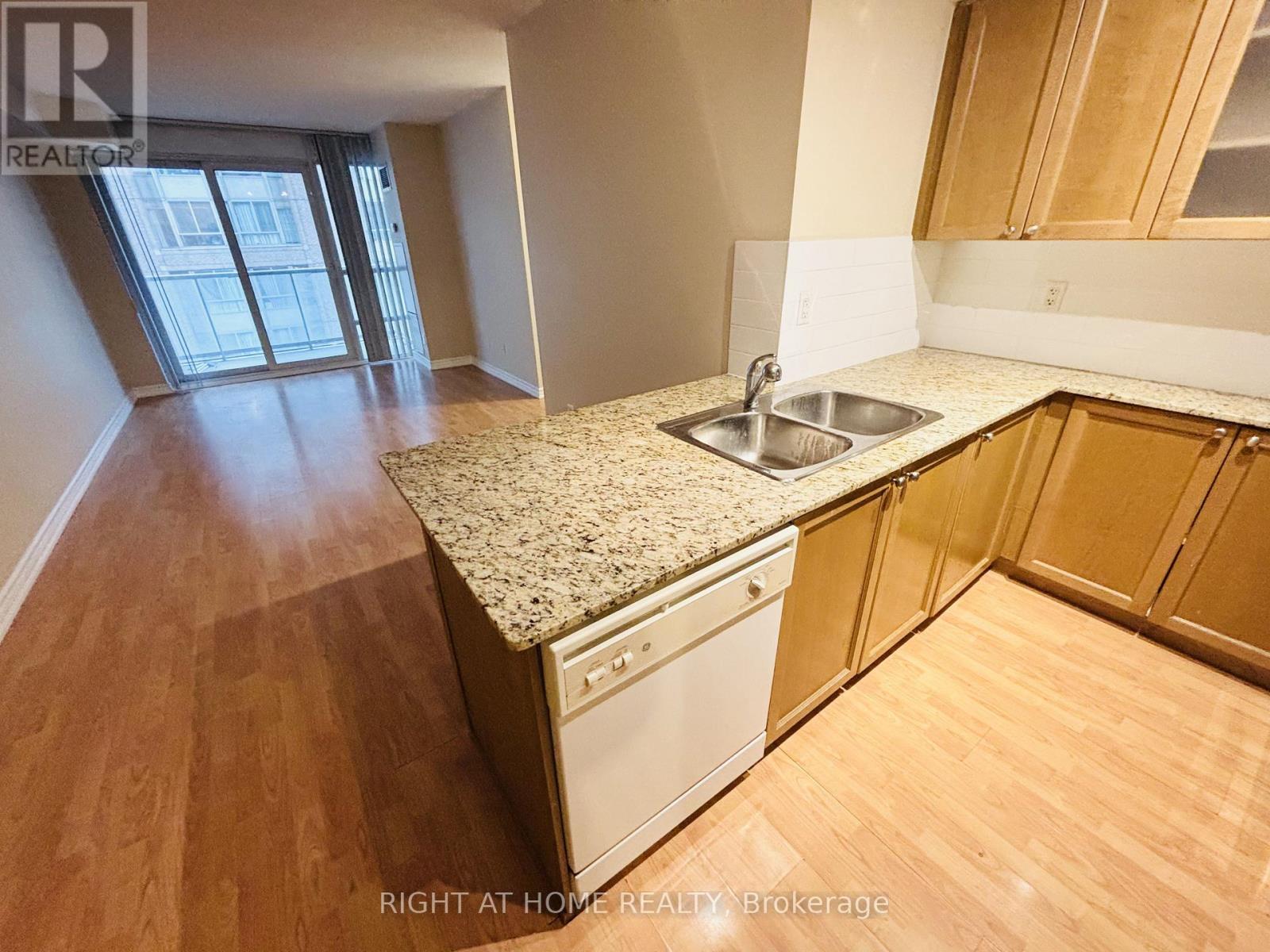 1508 - 761 Bay Street, Toronto, Ontario  M5G 2R3 - Photo 5 - C12482937