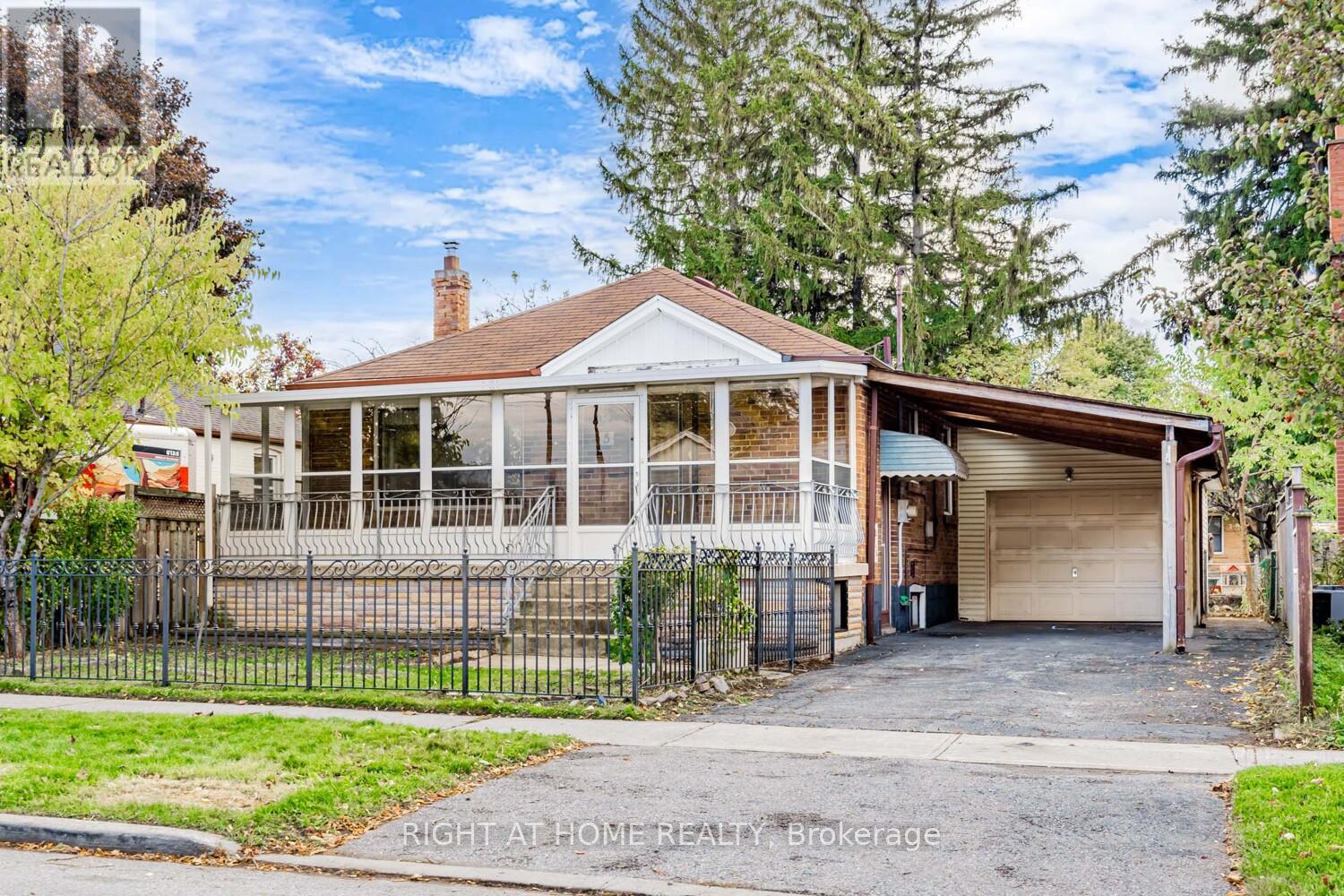 5 MCGREGOR ROAD, Toronto, Ontario