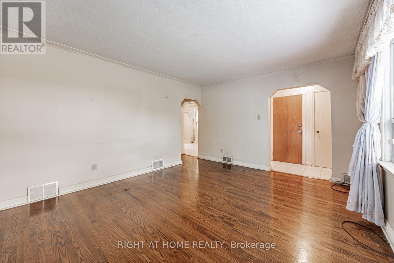5 Mcgregor Road, Toronto, Ontario  M1P 1C5 - Photo 11 - E12482946