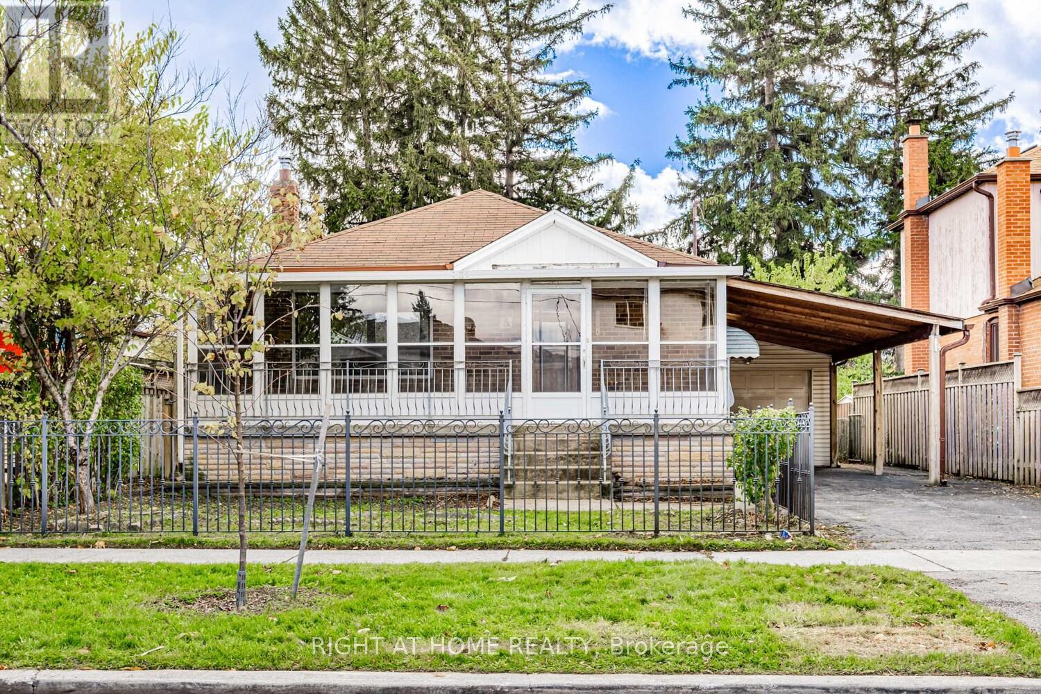5 Mcgregor Road, Toronto, Ontario  M1P 1C5 - Photo 2 - E12482946