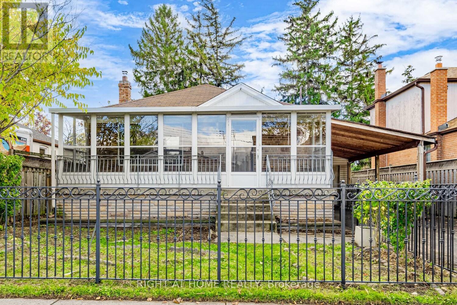 5 Mcgregor Road, Toronto, Ontario  M1P 1C5 - Photo 3 - E12482946