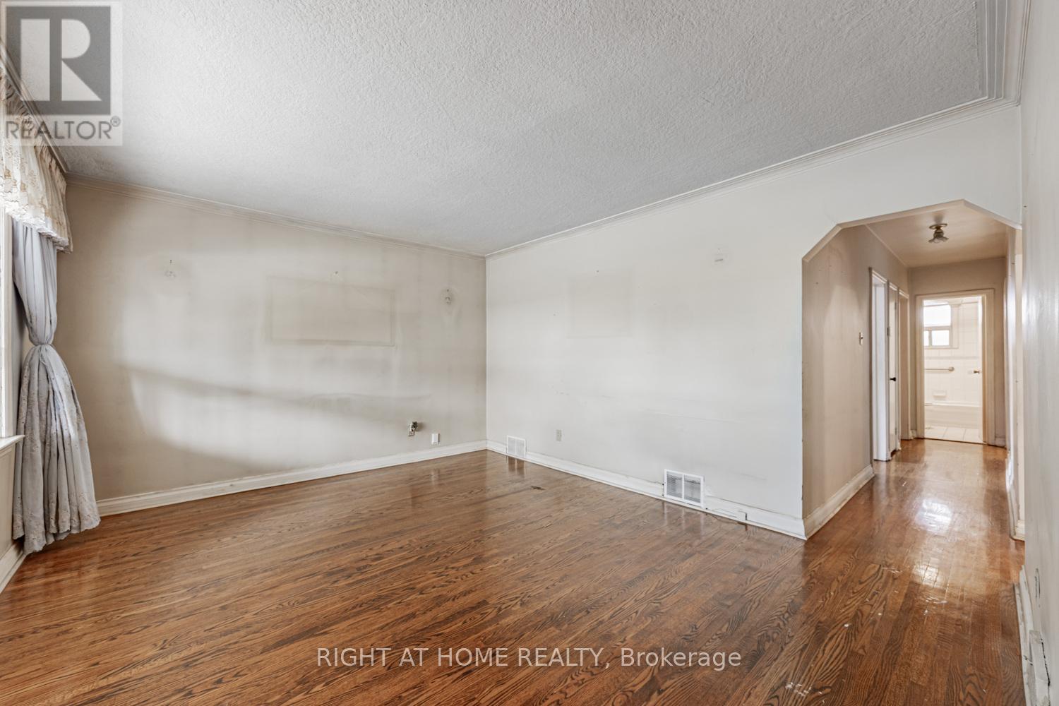 5 Mcgregor Road, Toronto, Ontario  M1P 1C5 - Photo 8 - E12482946