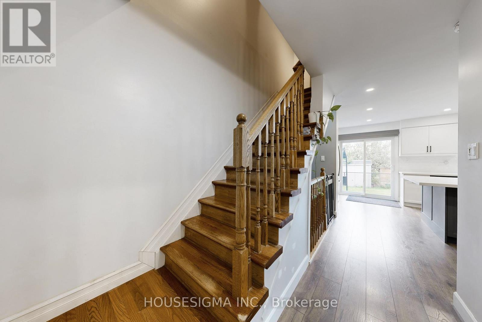 54 Oakmount Crescent, Vaughan, Ontario  L4K 2C3 - Photo 11 - N12482939