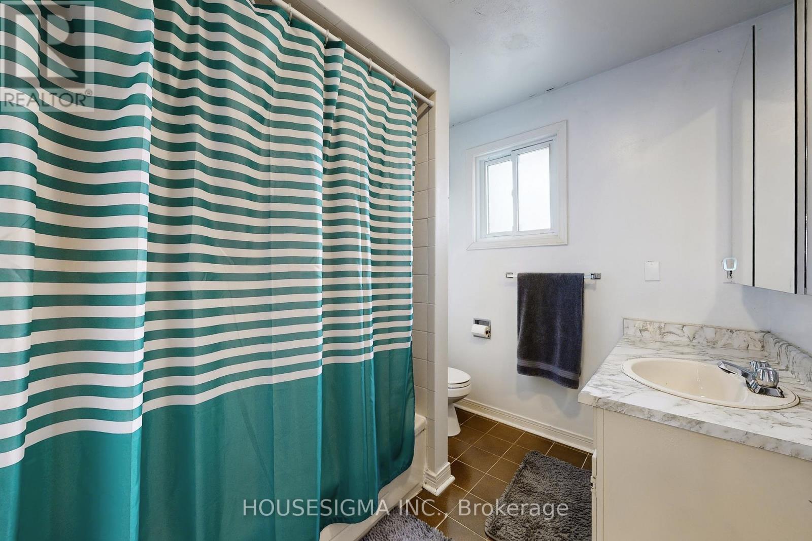 54 Oakmount Crescent, Vaughan, Ontario  L4K 2C3 - Photo 22 - N12482939