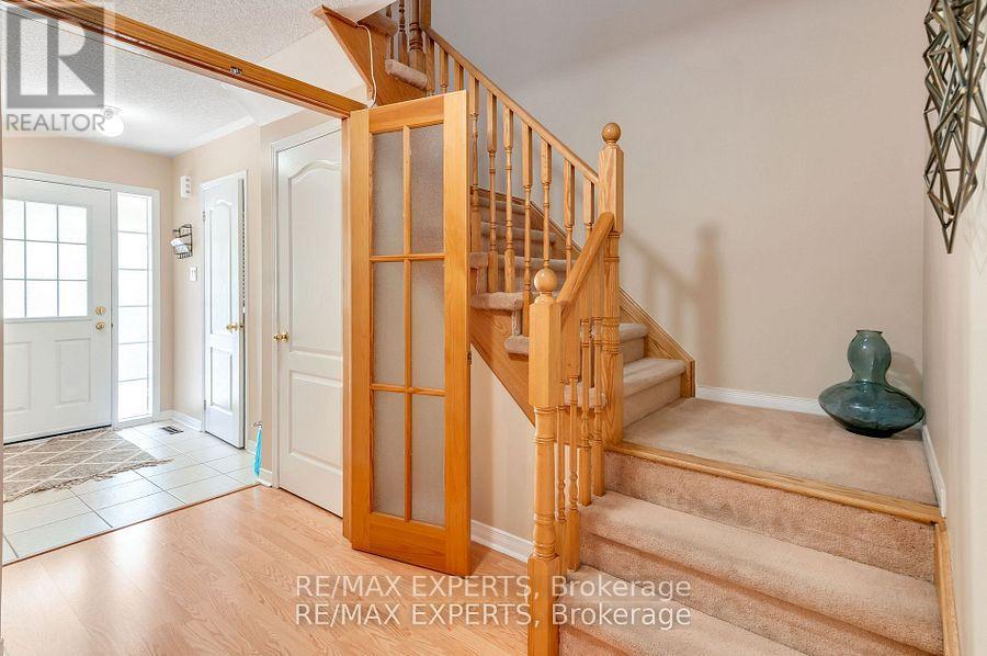 76 Eagle Trace Drive, Brampton, Ontario  L6R 0M4 - Photo 4 - W12482948