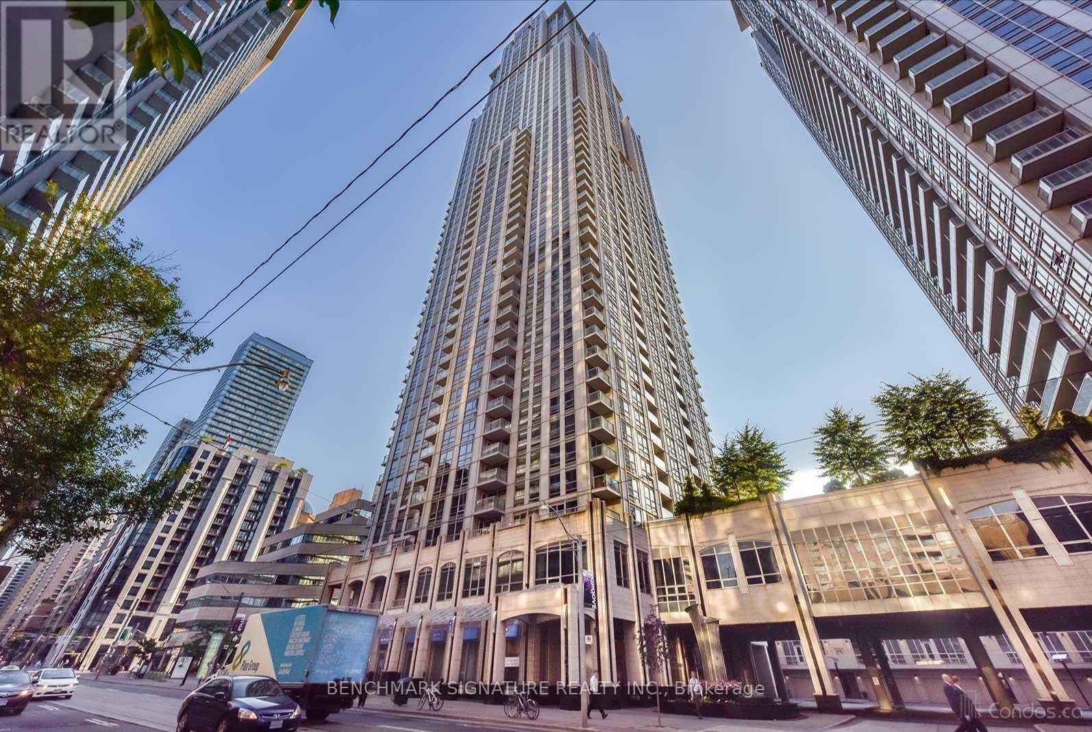 <div class="slider-price">$2,900 Monthly</div><p>3102 - 763 Bay Street, Toronto, Ontario</p>