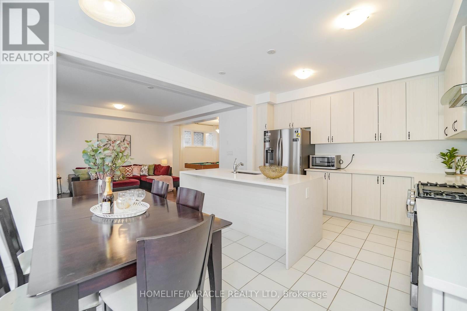 2823 Foxden Square, Pickering, Ontario  L0H 1J0 - Photo 15 - E12482951