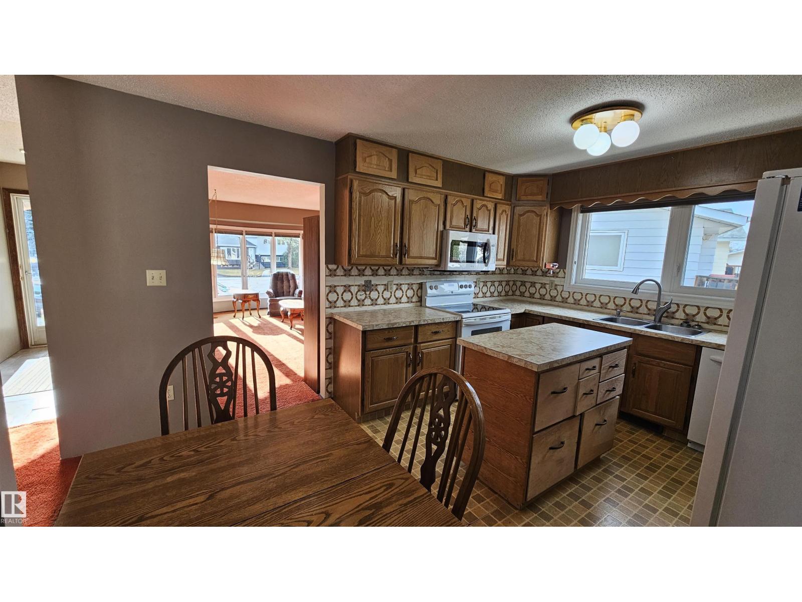 1817 65 St Nw, Edmonton, Alberta  T6L 1N1 - Photo 8 - E4463594