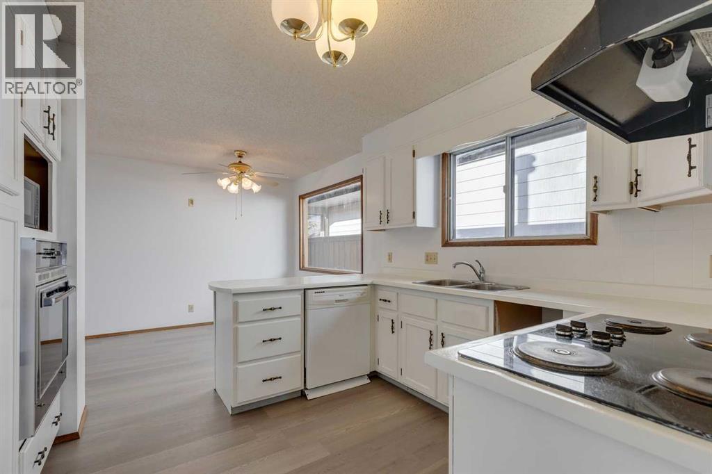 80 Beacham Rise Nw, Calgary, Alberta  T3K 1S2 - Photo 13 - A2266688