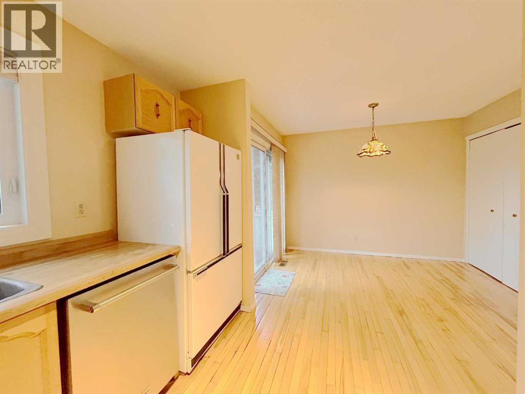 33 Millrise Lane Sw, Calgary, Alberta  T2Y 2C3 - Photo 10 - A2251709