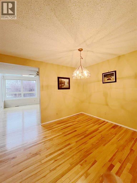 33 Millrise Lane Sw, Calgary, Alberta  T2Y 2C3 - Photo 7 - A2251709