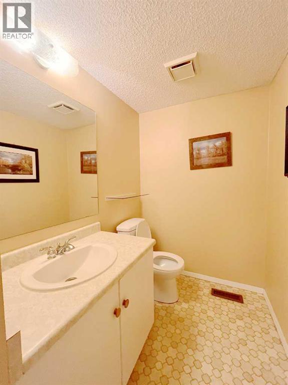 33 Millrise Lane Sw, Calgary, Alberta  T2Y 2C3 - Photo 17 - A2251709