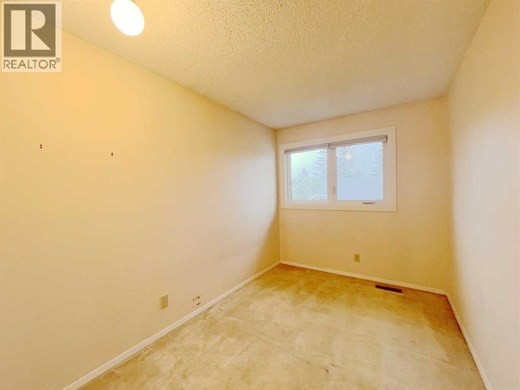 33 Millrise Lane Sw, Calgary, Alberta  T2Y 2C3 - Photo 15 - A2251709