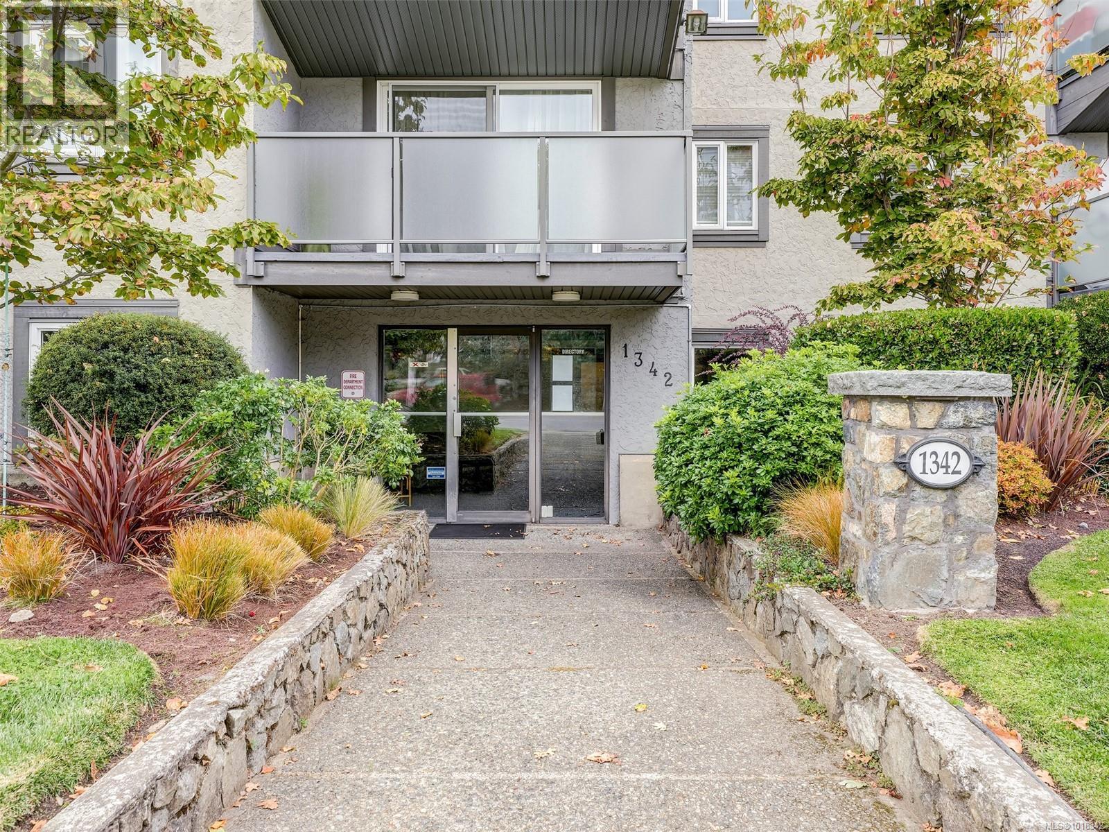 309 1342 Hillside Ave, Victoria, British Columbia  V8T 2B4 - Photo 2 - 1018342