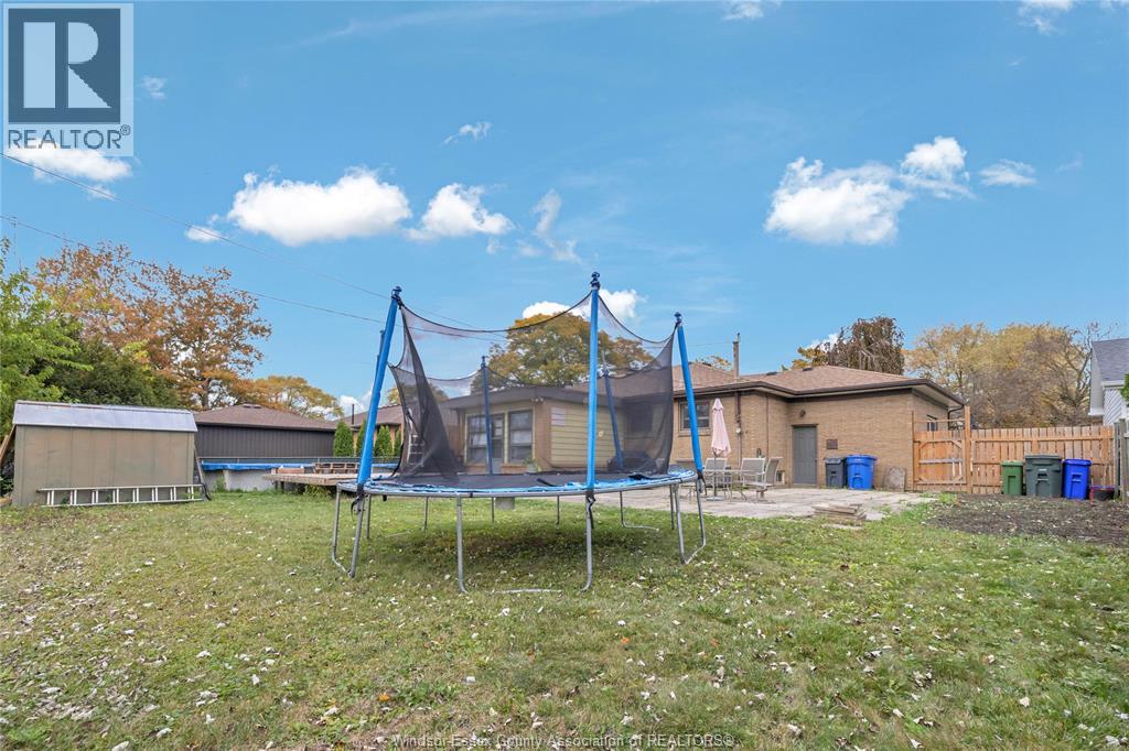 2539 Alexandra, Windsor, Ontario  N9E 2J4 - Photo 35 - 25024682