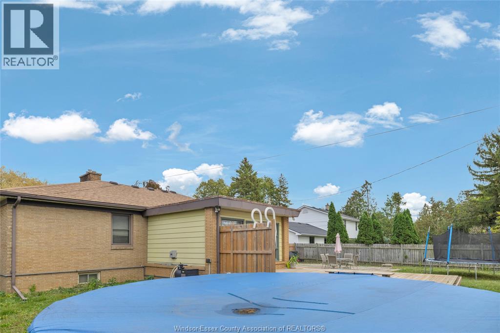 2539 Alexandra, Windsor, Ontario  N9E 2J4 - Photo 37 - 25024682