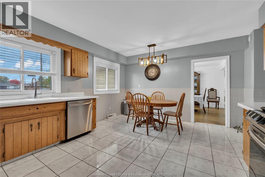 2539 Alexandra, Windsor, Ontario  N9E 2J4 - Photo 7 - 25024682
