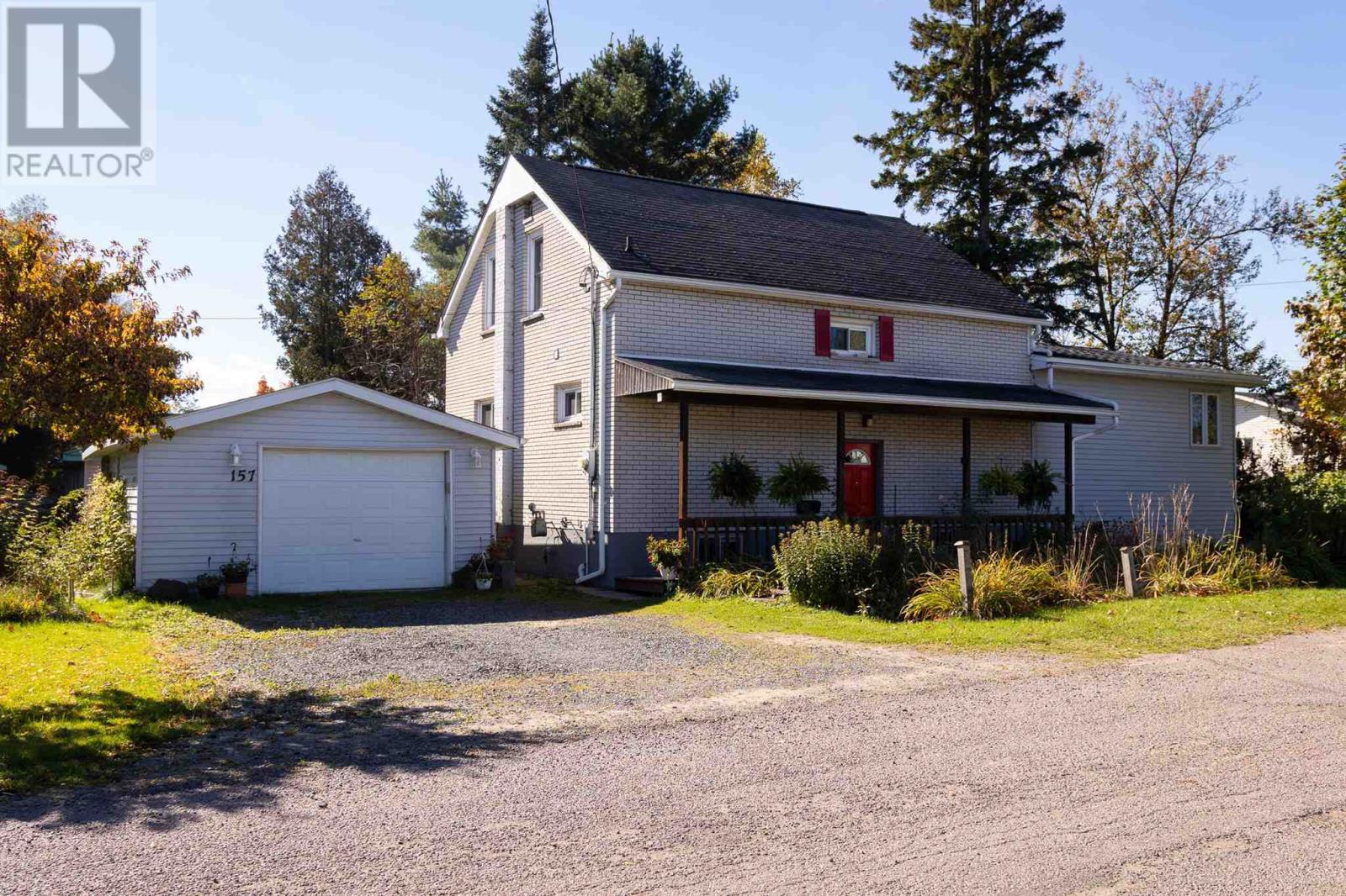 157 East Balfour St, Sault Ste. Marie, Ontario  P6C 1X7 - Photo 1 - SM252940