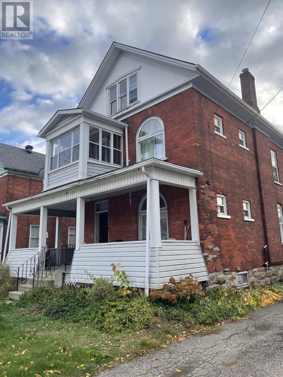 28 Mcewen Avenue, Smiths Falls, Ontario  K7A 2K4 - Photo 2 - X12482978