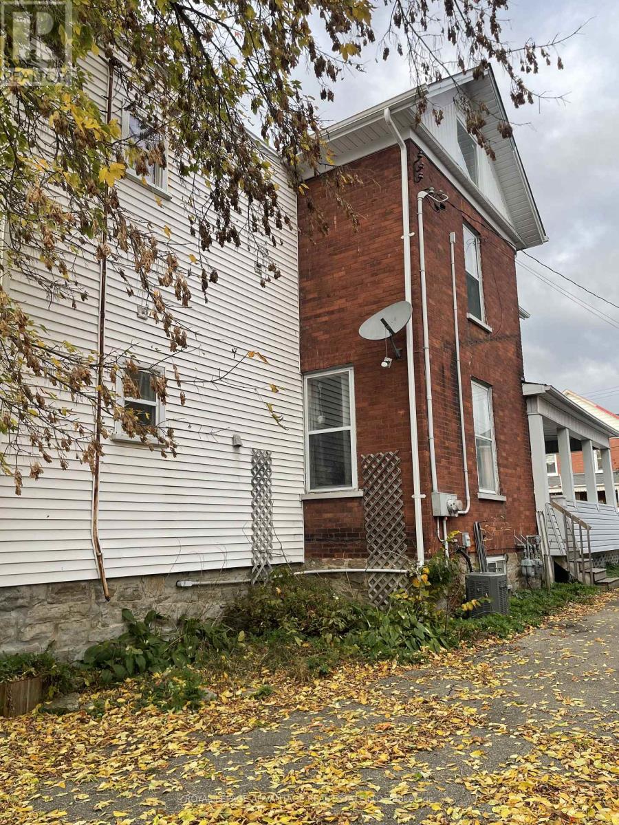 28 Mcewen Avenue, Smiths Falls, Ontario  K7A 2K4 - Photo 3 - X12482978