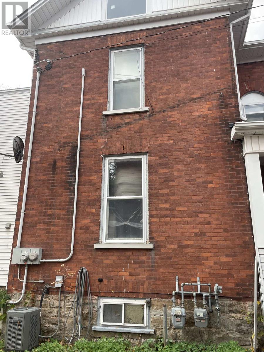 28 Mcewen Avenue, Smiths Falls, Ontario  K7A 2K4 - Photo 4 - X12482978