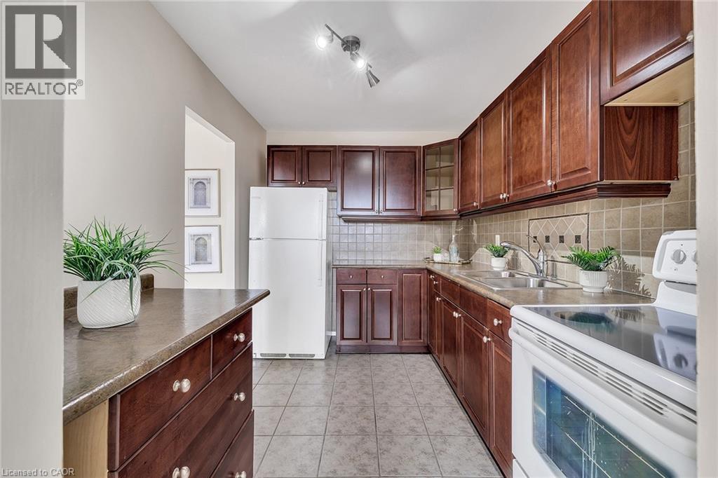 1100 Courtland Avenue E Unit# 605, Kitchener, Ontario  N2C 2H9 - Photo 7 - 40779799