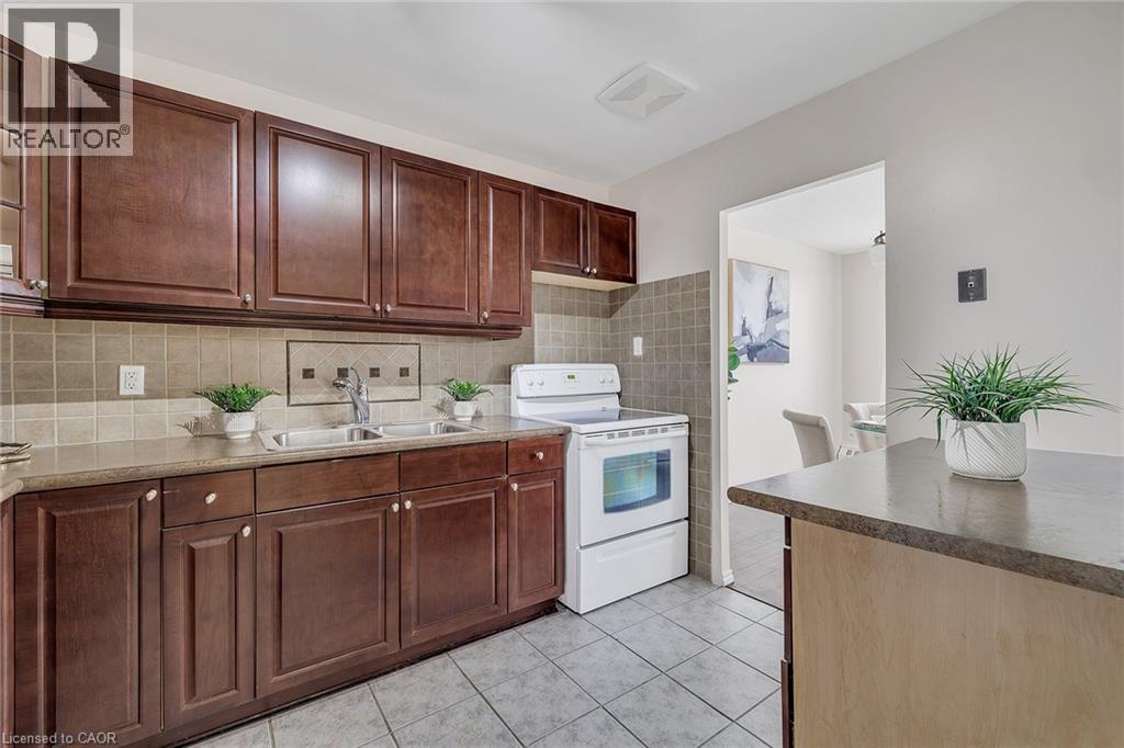 1100 Courtland Avenue E Unit# 605, Kitchener, Ontario  N2C 2H9 - Photo 8 - 40779799