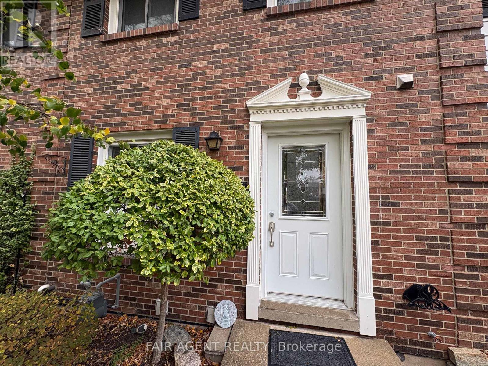 2-3050 MEADOWBROOK LANE, Windsor, Ontario