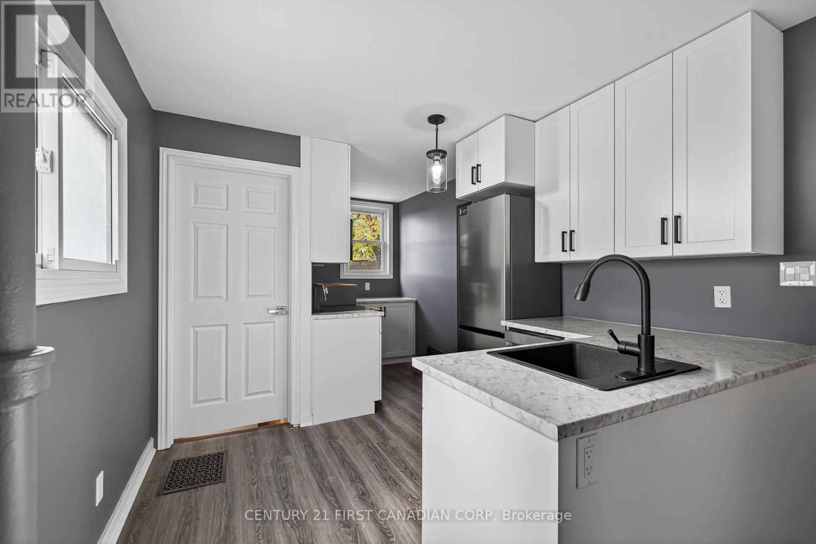 117 Sterling Street, London East (East C), Ontario  N5Y 1Y9 - Photo 2 - X12482979