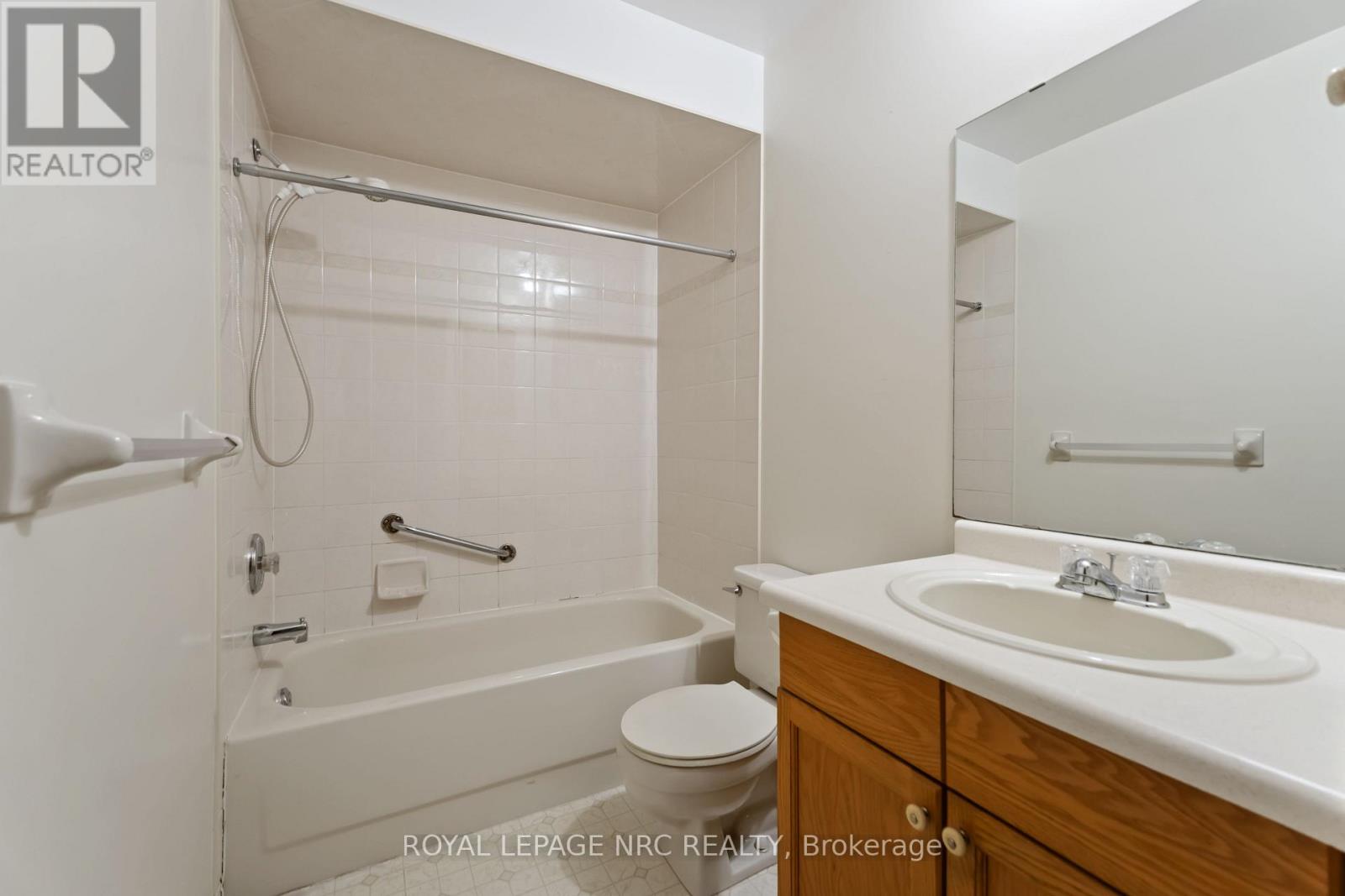 4 - 4136 Black Walnut Court, Lincoln (Lincoln-Jordan/vineland), Ontario  L0R 2C0 - Photo 24 - X12482961