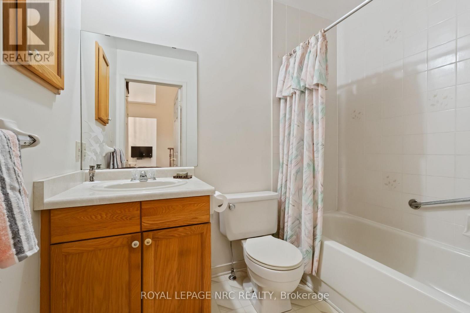 4 - 4136 Black Walnut Court, Lincoln (Lincoln-Jordan/vineland), Ontario  L0R 2C0 - Photo 27 - X12482961