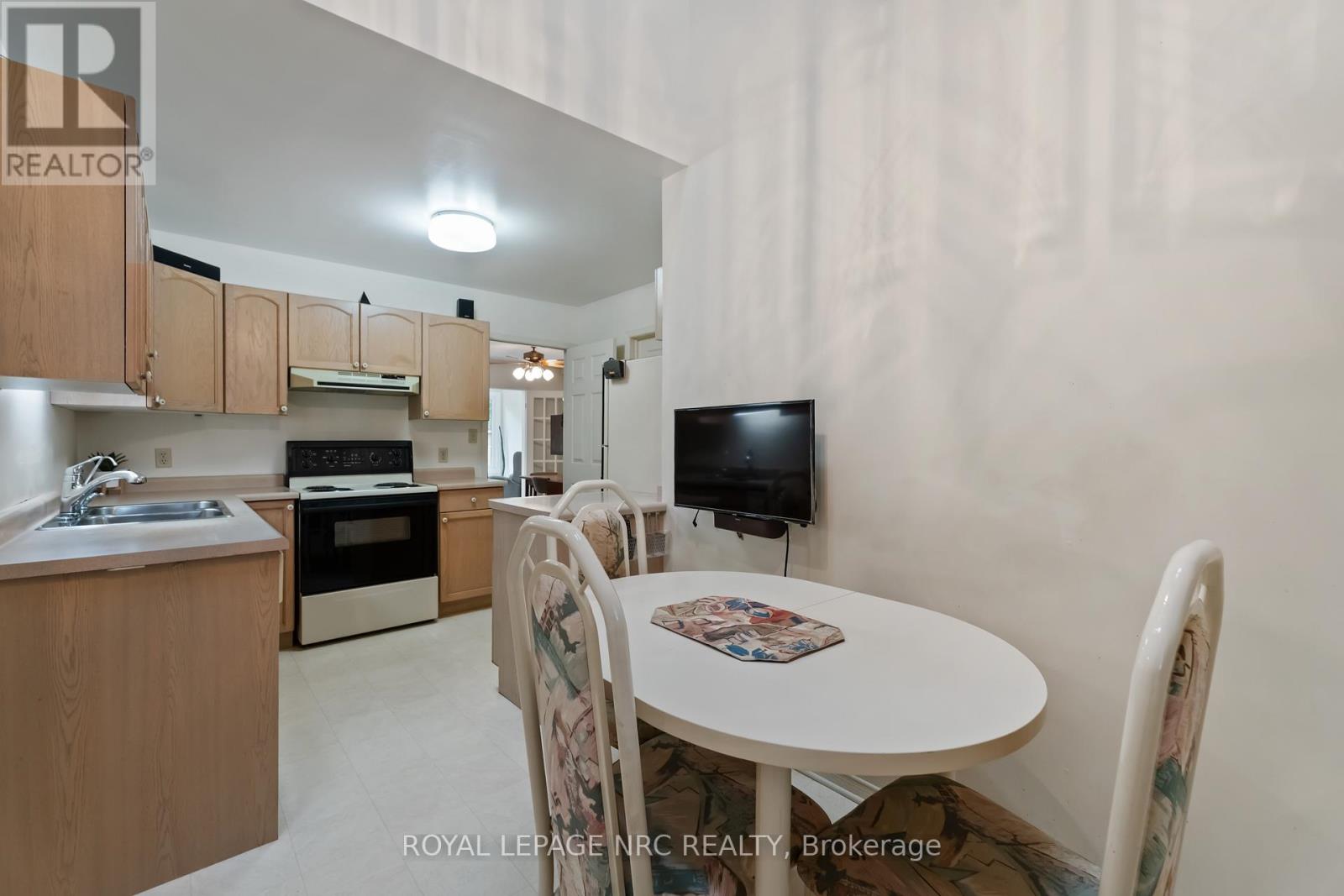 4 - 4136 Black Walnut Court, Lincoln, Ontario  L0R 2C0 - Photo 7 - X12482961