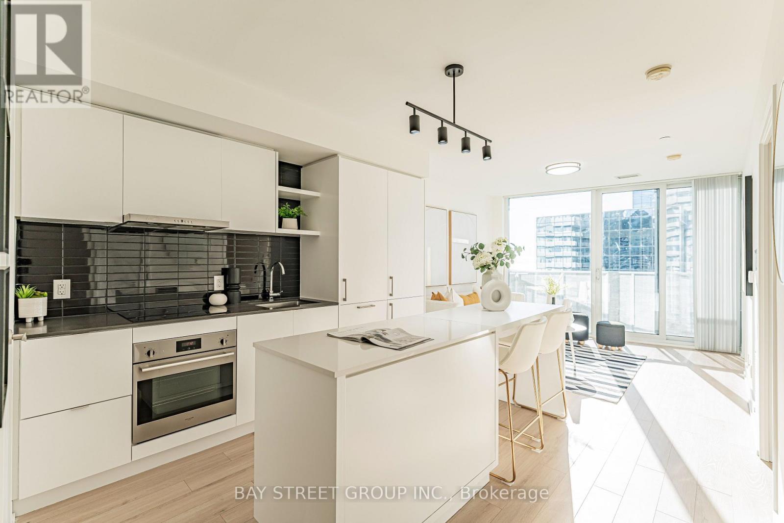 3809 - 100 Harbour Street, Toronto, Ontario  M5J 0B5 - Photo 3 - C12482957