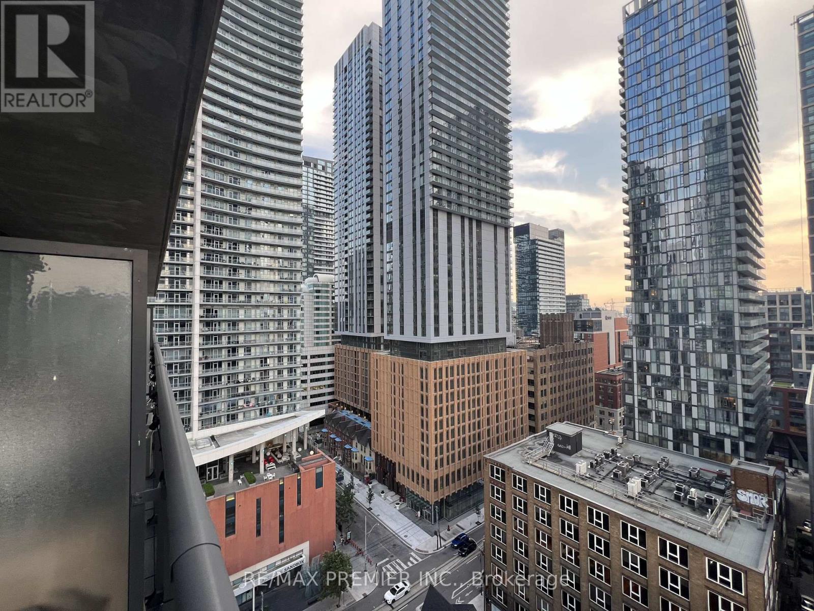 1503 - 290 Adelaide Street W, Toronto, Ontario  M5V 1P6 - Photo 12 - C12482969