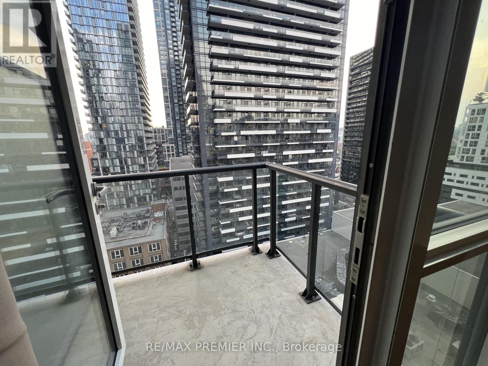 1503 - 290 Adelaide Street W, Toronto, Ontario  M5V 1P6 - Photo 8 - C12482969