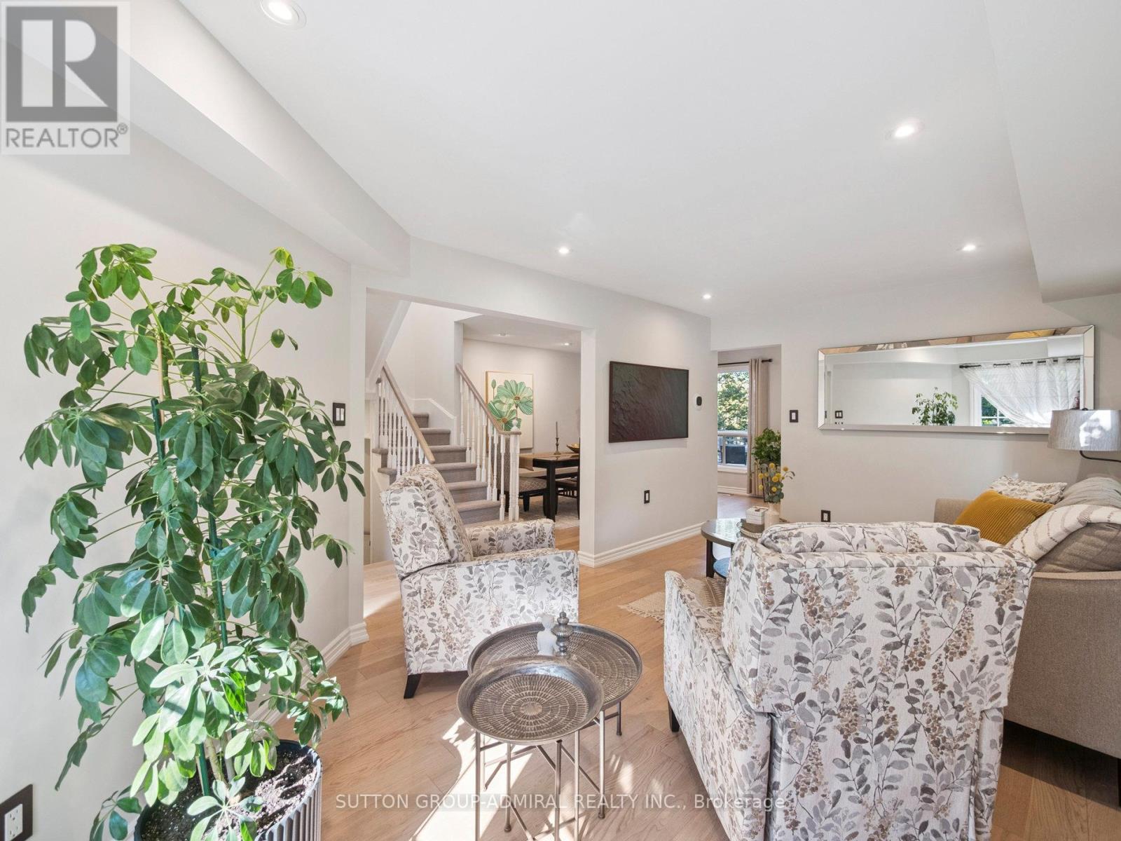 24 Dawlish Avenue, Aurora, Ontario  L4G 6R5 - Photo 10 - N12482959