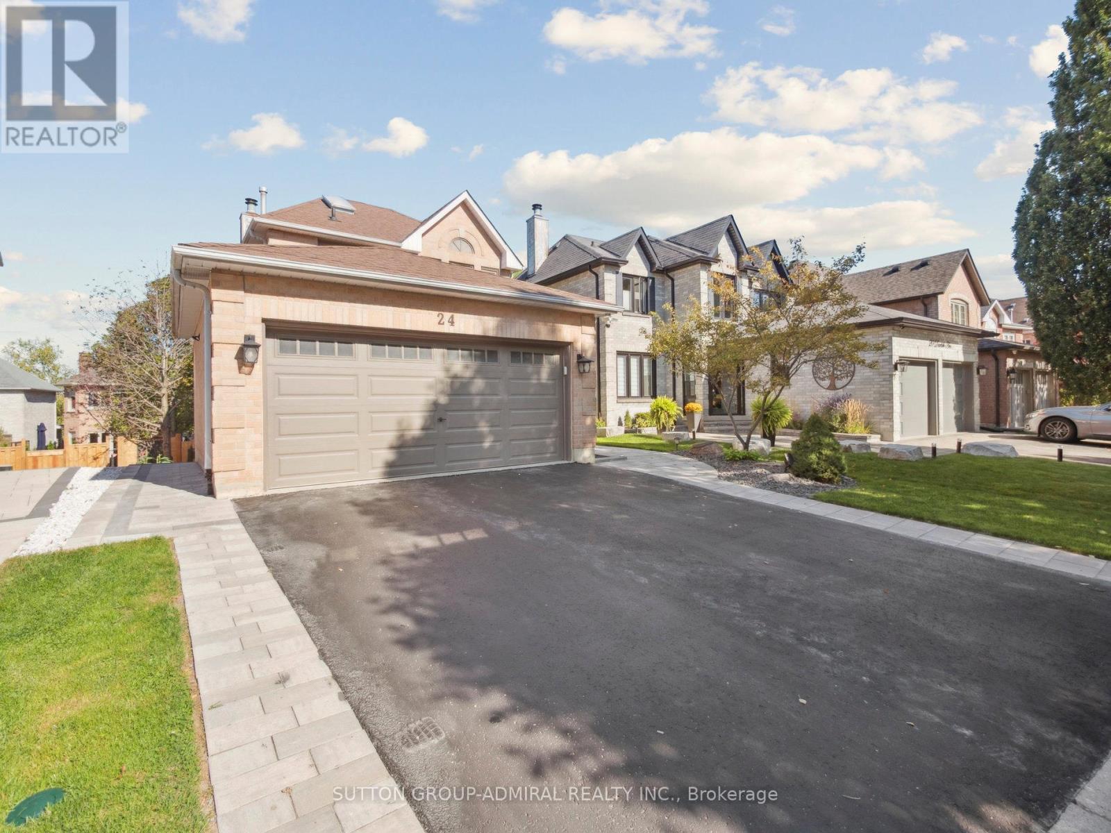 24 Dawlish Avenue, Aurora, Ontario  L4G 6R5 - Photo 2 - N12482959