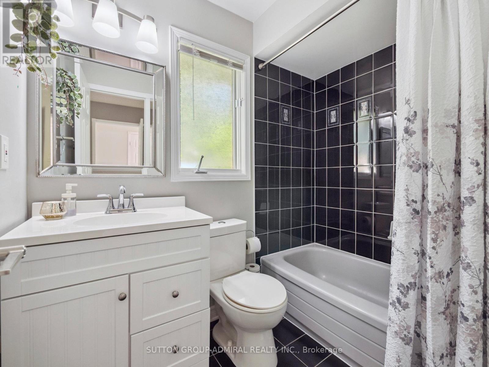 24 Dawlish Avenue, Aurora, Ontario  L4G 6R5 - Photo 23 - N12482959