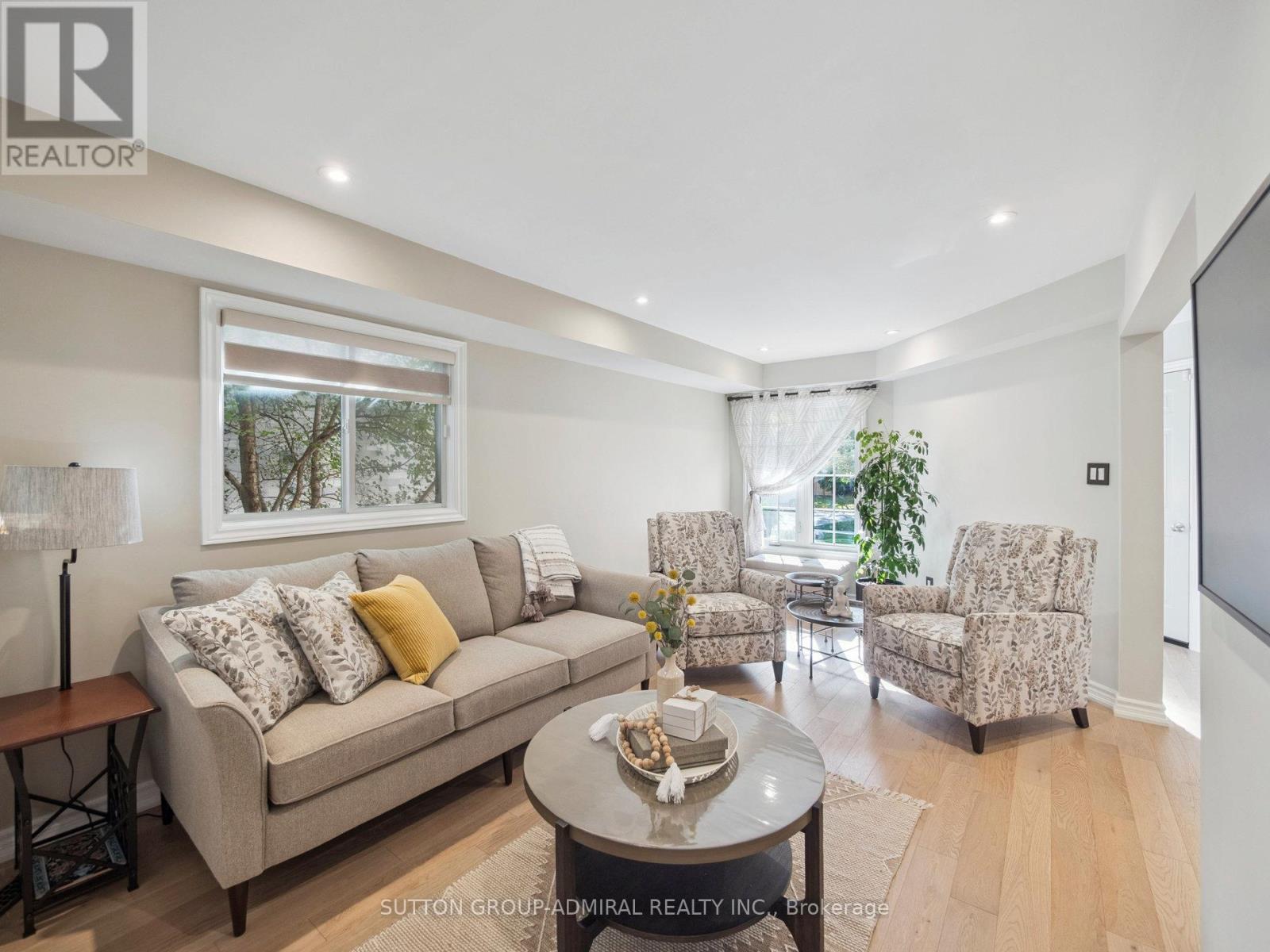 24 Dawlish Avenue, Aurora, Ontario  L4G 6R5 - Photo 8 - N12482959