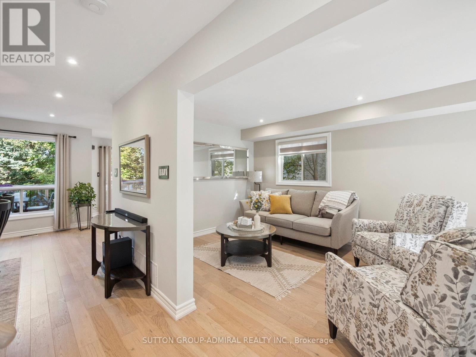 24 Dawlish Avenue, Aurora, Ontario  L4G 6R5 - Photo 9 - N12482959