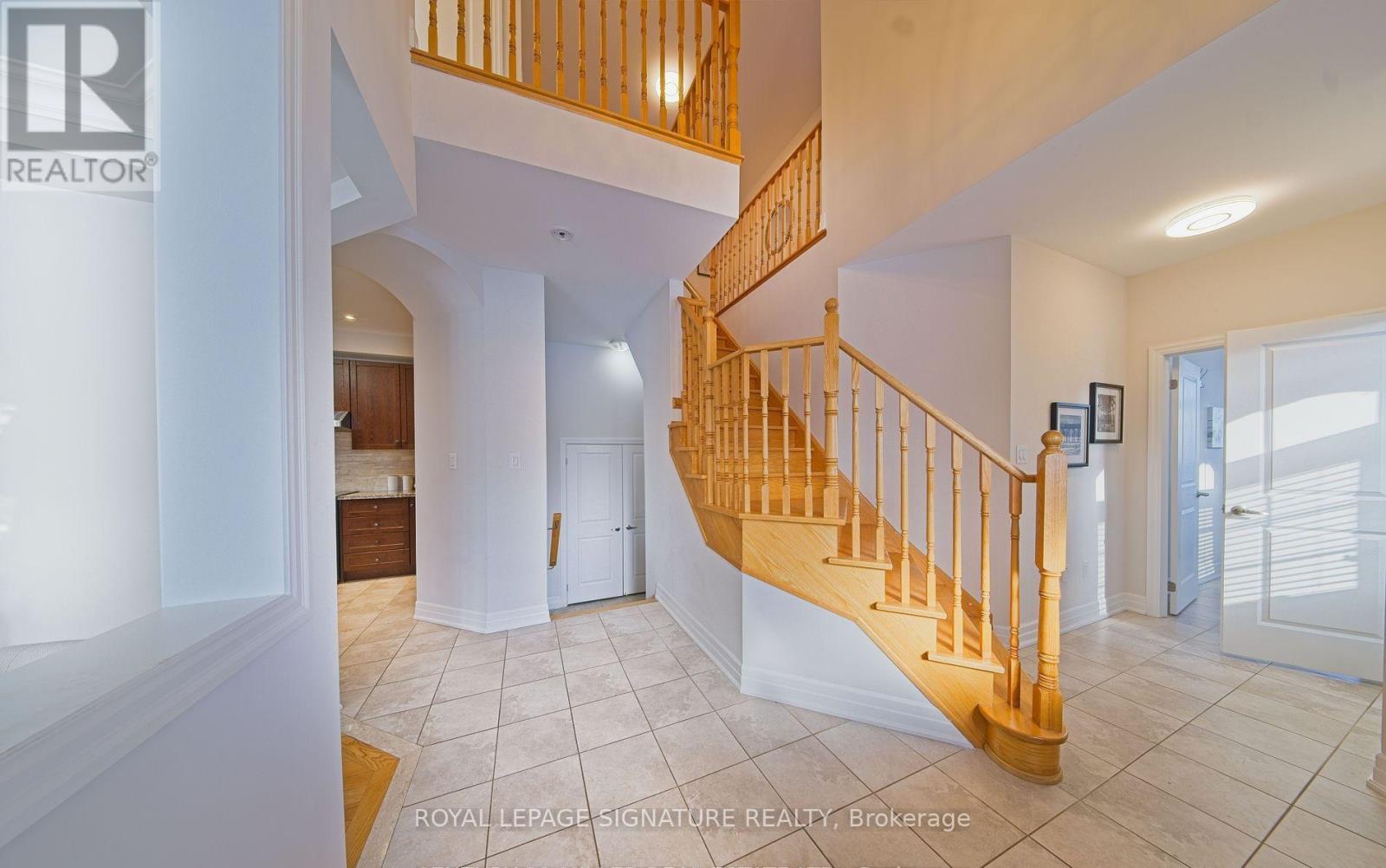 54 Spring Hill Drive, King, Ontario  L7B 0B4 - Photo 3 - N12482966