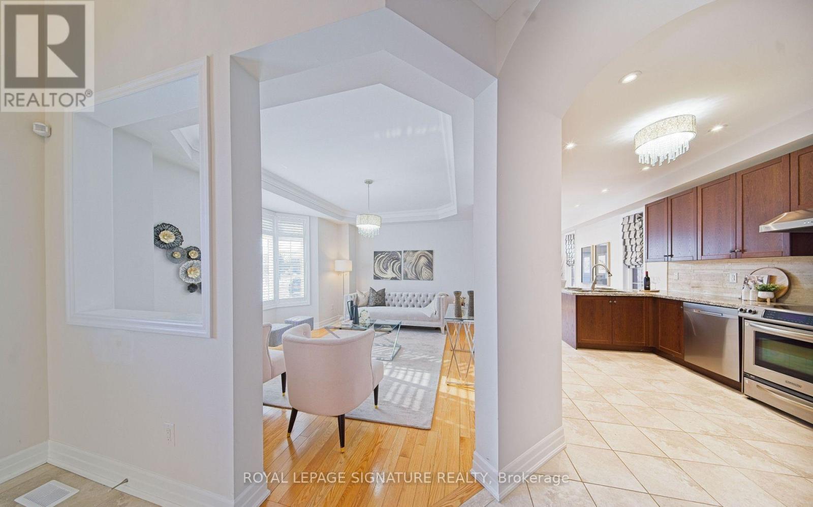 54 Spring Hill Drive, King, Ontario  L7B 0B4 - Photo 4 - N12482966