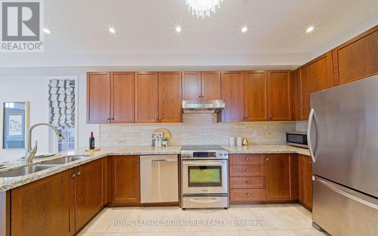 54 Spring Hill Drive, King, Ontario  L7B 0B4 - Photo 7 - N12482966