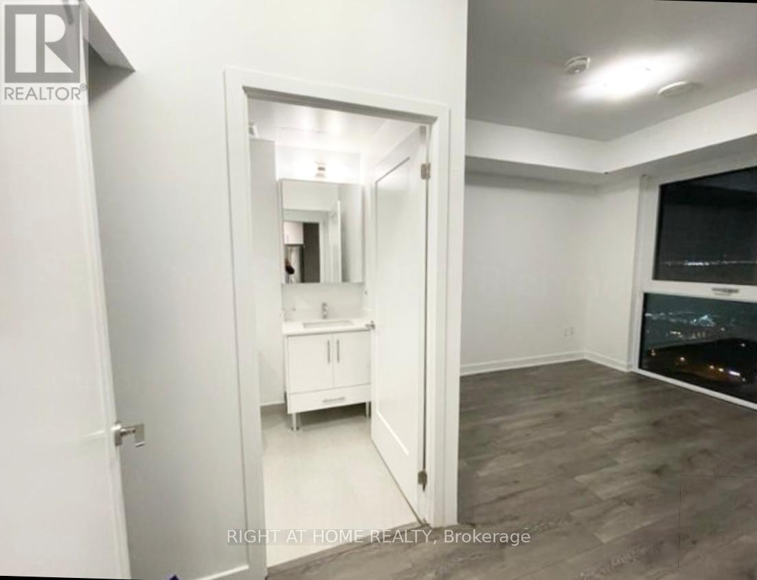 2002 - 105 Oneida Crescent, Richmond Hill, Ontario  L4B 0H6 - Photo 6 - N12482976