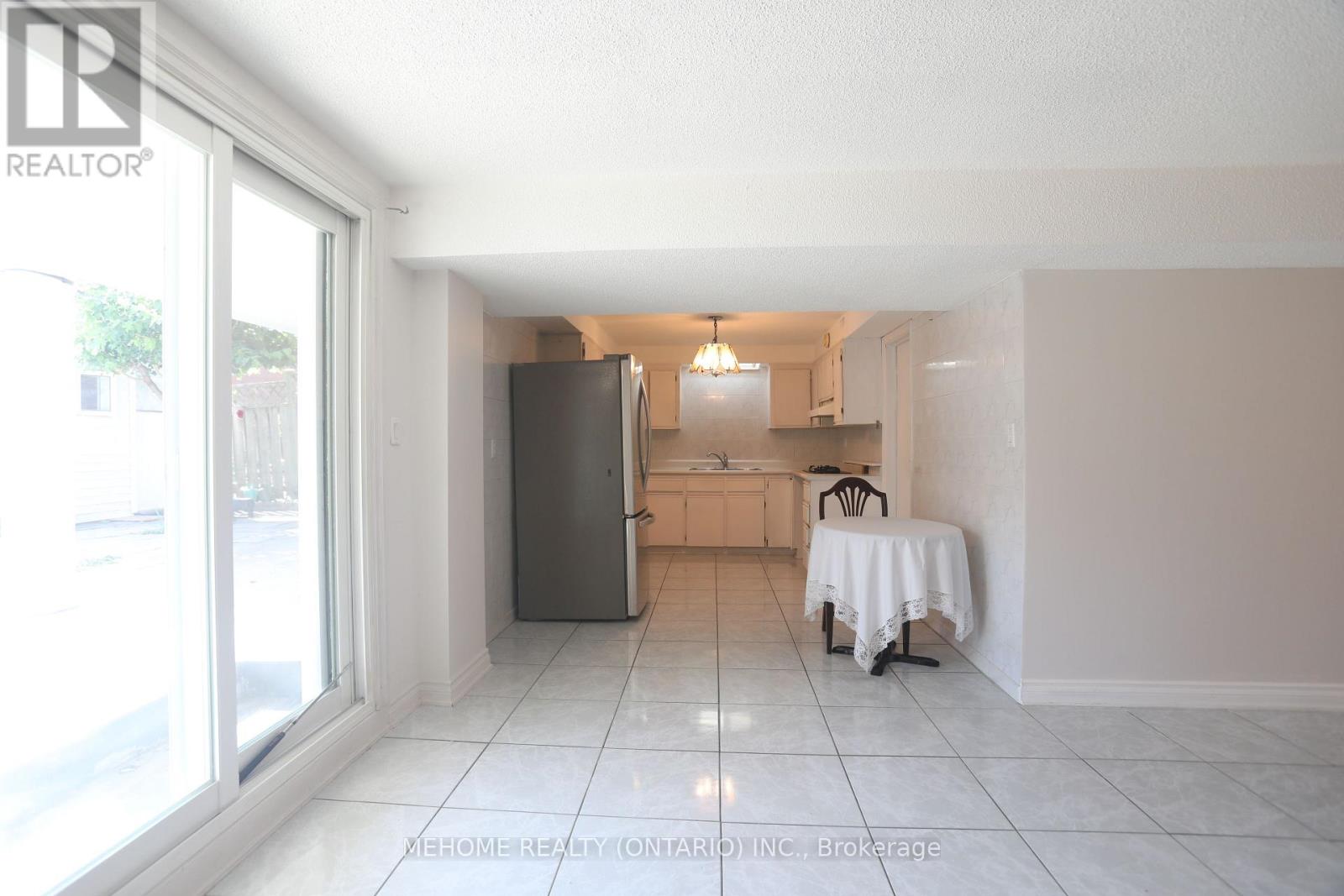 70 Governor Crescent, Vaughan, Ontario  L4L 5G7 - Photo 22 - N12482977