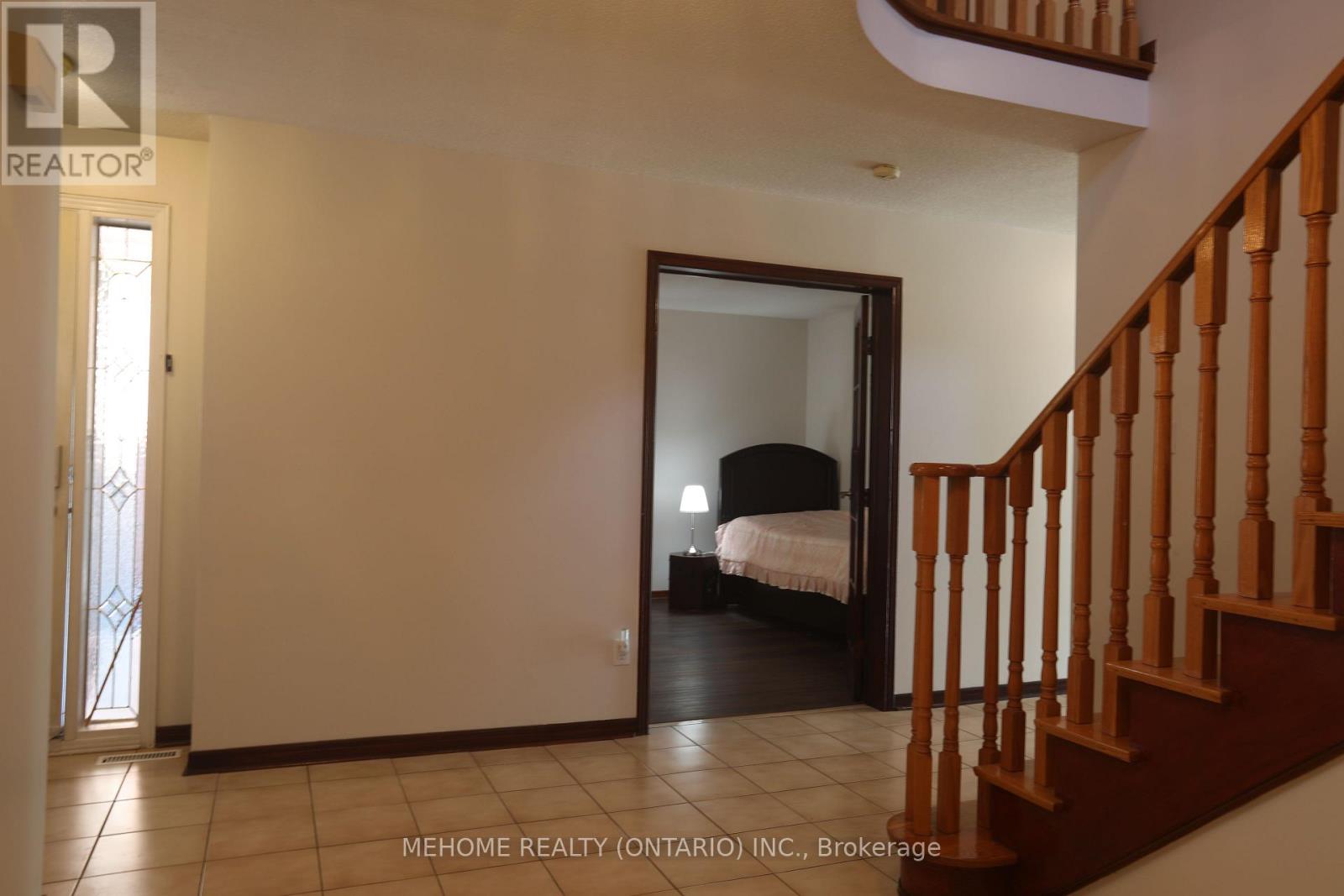 70 Governor Crescent, Vaughan, Ontario  L4L 5G7 - Photo 38 - N12482977