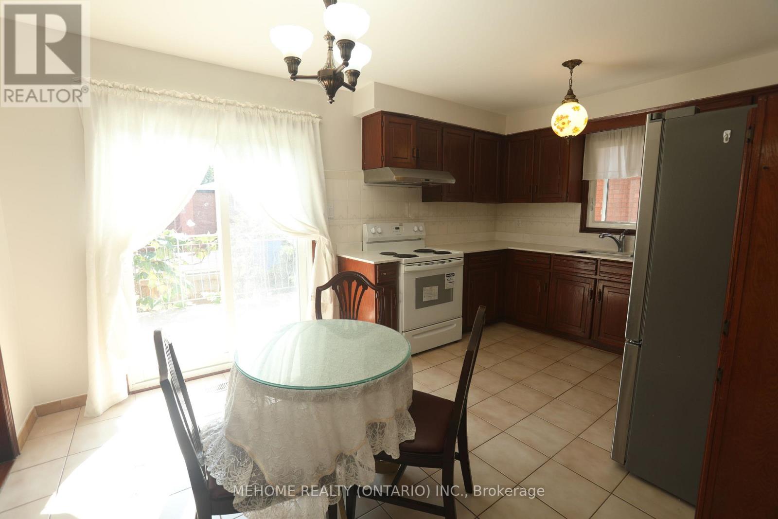 70 Governor Crescent, Vaughan, Ontario  L4L 5G7 - Photo 45 - N12482977
