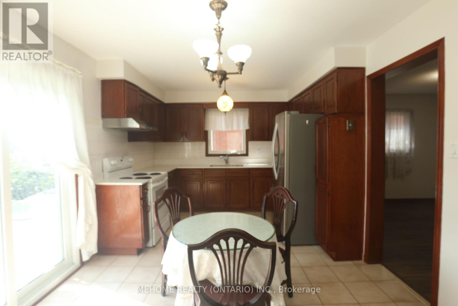 70 Governor Crescent, Vaughan, Ontario  L4L 5G7 - Photo 47 - N12482977