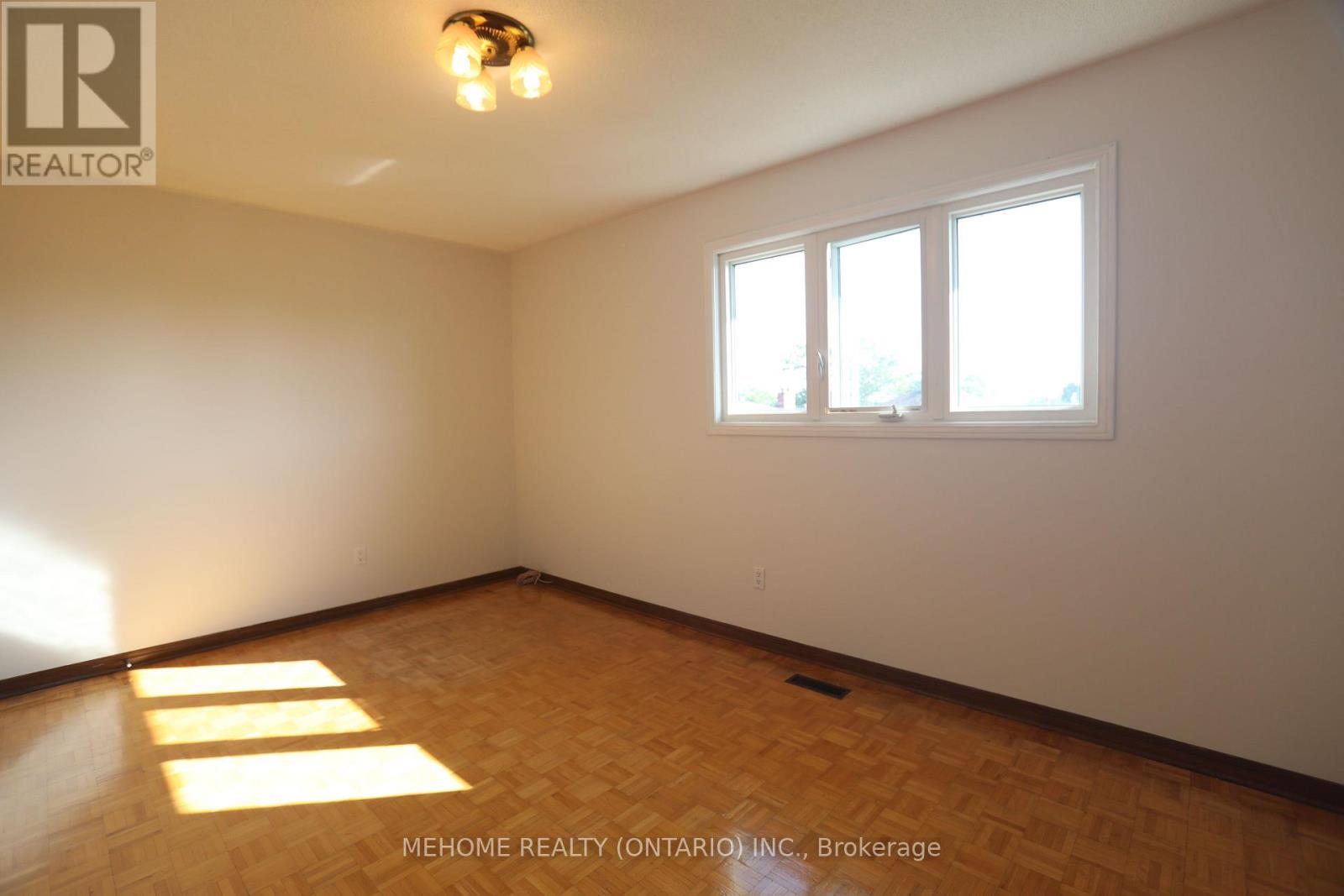 70 Governor Crescent, Vaughan, Ontario  L4L 5G7 - Photo 6 - N12482977