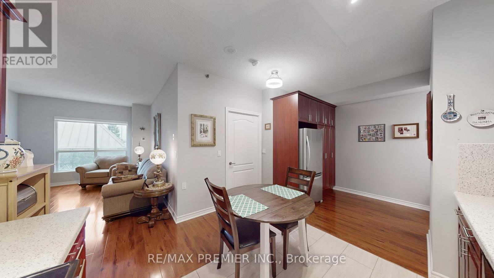 204 - 810 Scollard Court, Mississauga, Ontario  L5V 0A4 - Photo 10 - W12482970
